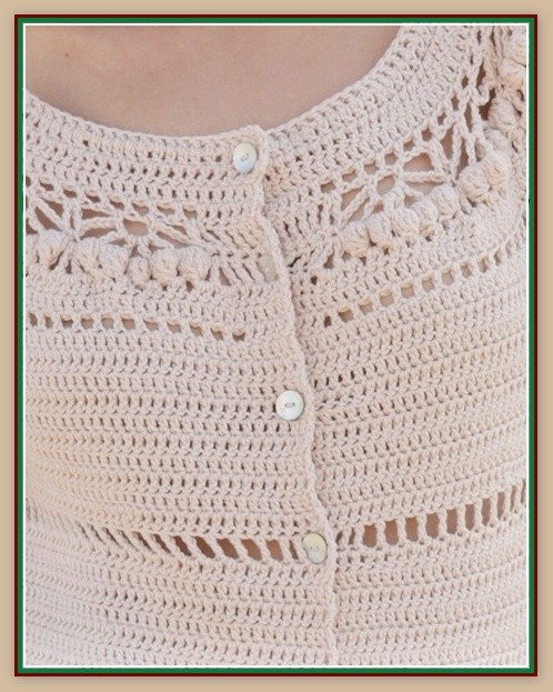 Крючком: платье с круглой кокеткой пряжей DROPS Cotton Merino