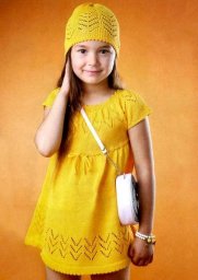 Желтое летнее платье-туника и шапочка для девочки