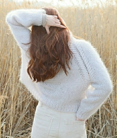 Уютный свитер спицами