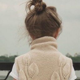 Безрукавка с листиками, красивый узор