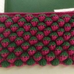 Пока клубничка не поспела, можно ее связать!