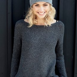 Стильный серый джемпер крючком