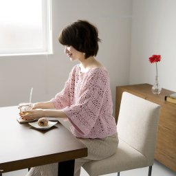 Вяжем нежный розовый пуловер крючком