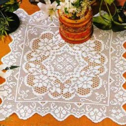 Красивая салфетка в филейной технике крючком