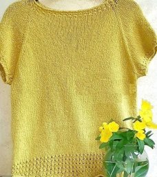 Вяжем оливковый топ регланом сверху
