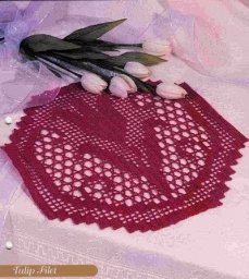 Салфетка с тюльпаном филейным вязанием крючком