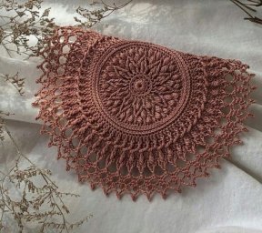 Очень красивая объёмная салфетка крючком