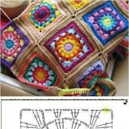 Простые, но яркие вязаные квадраты