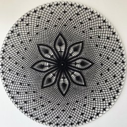 Строгая ажурная салфетка крючком