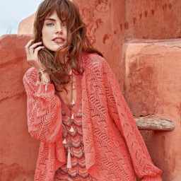 Платье с зубчатым узором и ажурный жакет