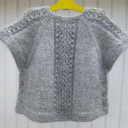 ​Реглан от горловины. Ажурные вставки по плечам и переду.