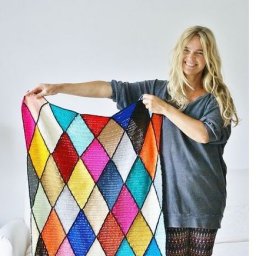 Плед из ярких ромбиков - шикарная идея!