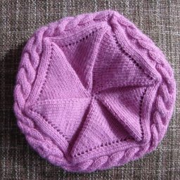 Розовый беретик