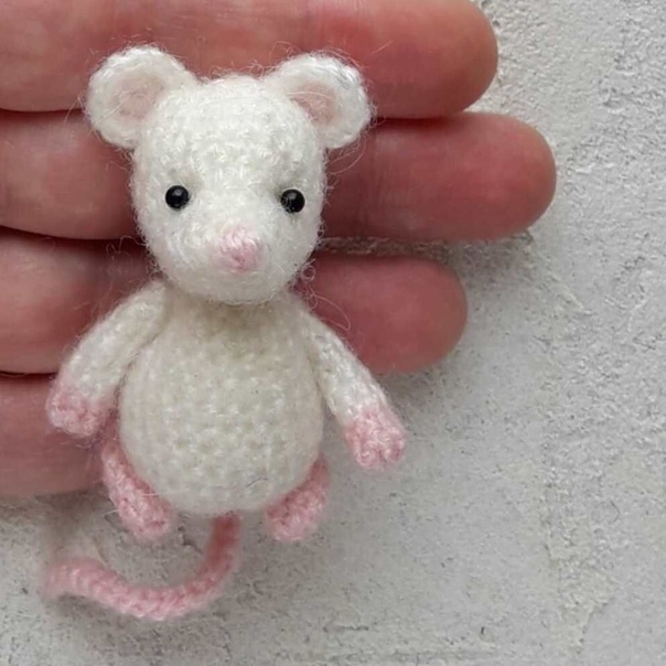 Маленькая мышка, игрушка-амигуруми