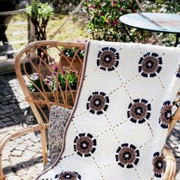 Плед из мотивов крючком