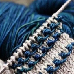 Интересный узор спицами
