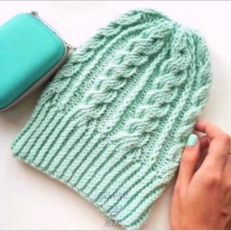 Симпатичные шапочки спицами