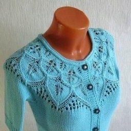 Милая кофточка спицами