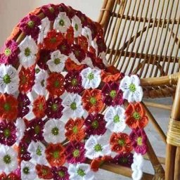 Нежный цветок как мотив для изумительного пледа