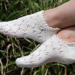 Укороченные носки "Мушки", вяжем спицами