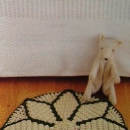 Вязаный коврик для уютной комнаты