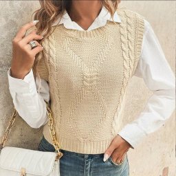 Безрукавка с теневым узором и жгутами