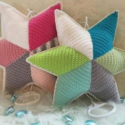 Вязаная подушка "Звёздочка"