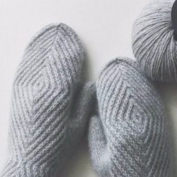 Вяжем элегантные варежки спицами