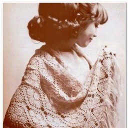 Интересная винтажная шаль крючком, а вам нравятся винтажные вещи?