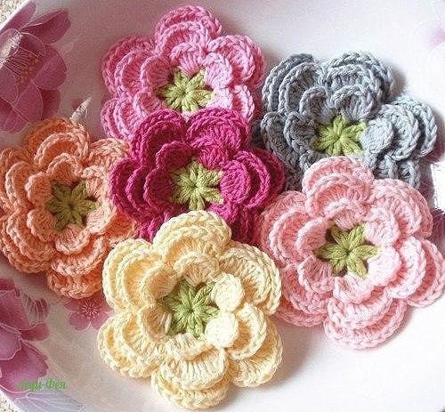 Шикарные вязаные крючком цветы Шикарные вязаные крючком цветы