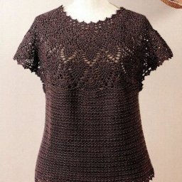 Топ шоколадного цвета с круглой кокеткой