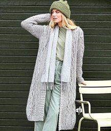 Длинный серый кардиган с узором из «кос»