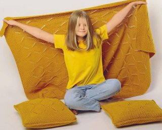 Плед и наволочки спицами с узором из ромбов