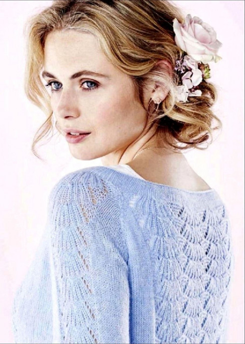 Голубой пуловер от дизайнера Мойра Вилльямс