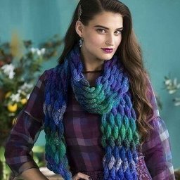 Красивый шарф для любителей сине-заеленой гаммы