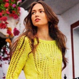 Яркий женский пуловер