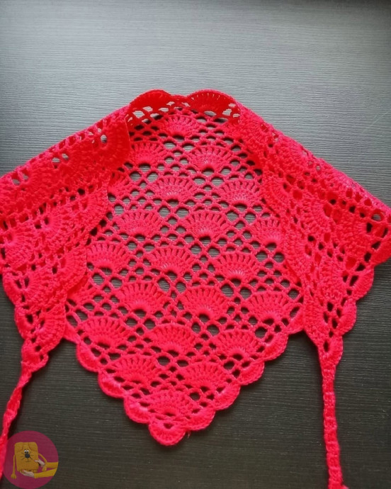 Косынка, связанная крючком &mdash; лёгкий акцент с характером