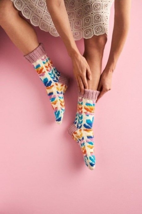 Цветочные носочки от Minna Metsänen