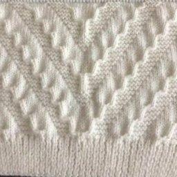 ​Оригинальный рельефный узор спицами.