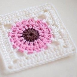 Вяжем красивый квадратный мотив