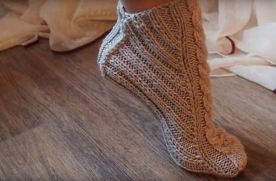 Вяжем носки на 2х спицах
