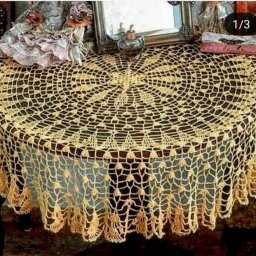 Красивая ажурная скатерть