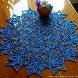 Салфетка крючком "Ажурные лилии"