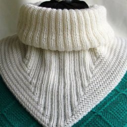 Вяжем уютную манишку