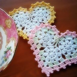 Милые вязаные сердечки