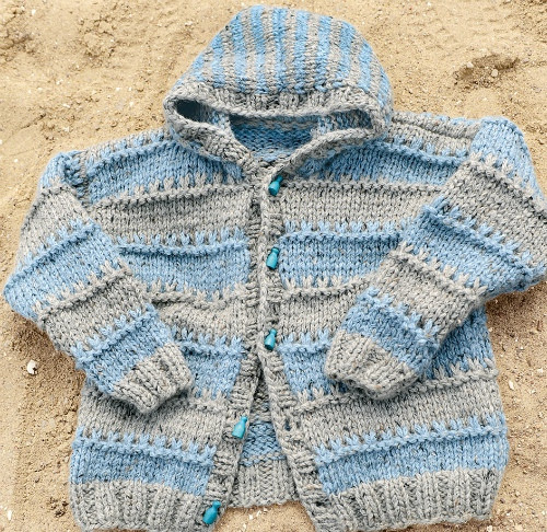 Кофта с цветными полосками