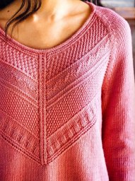 Изящный пуловер от Норы Гоан