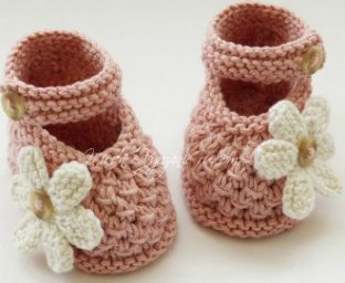 Вязаные спицами туфельки для малышек "Ежевика"