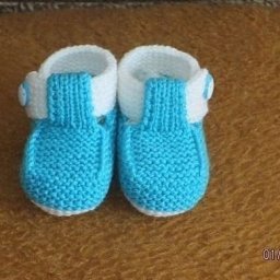 Аккуратные пинетки, вязаные спицами