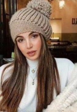 Шапка-беретка из шерстяной пряжи